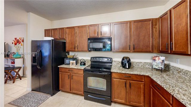 3090 SE 7th Ct, Homestead, FL 33033