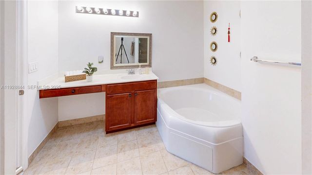 3090 SE 7th Ct, Homestead, FL 33033