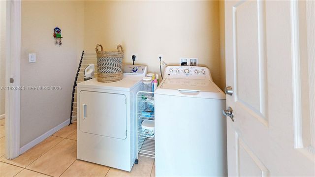 3090 SE 7th Ct, Homestead, FL 33033