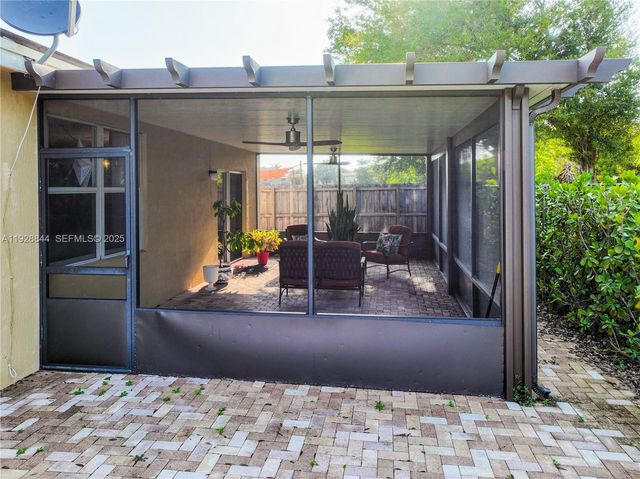 3090 SE 7th Ct, Homestead, FL 33033