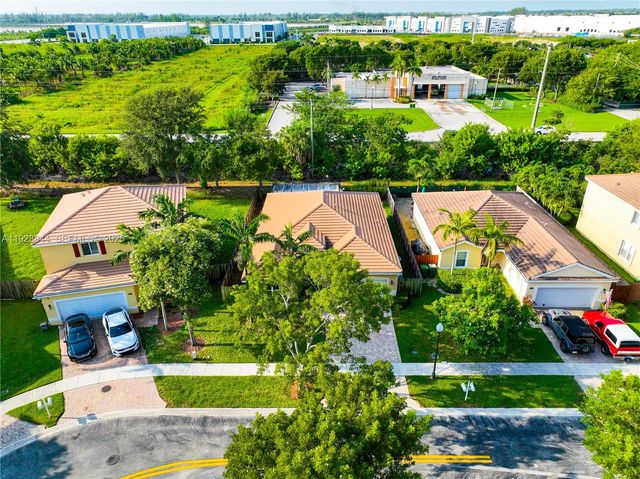3090 SE 7th Ct, Homestead, FL 33033
