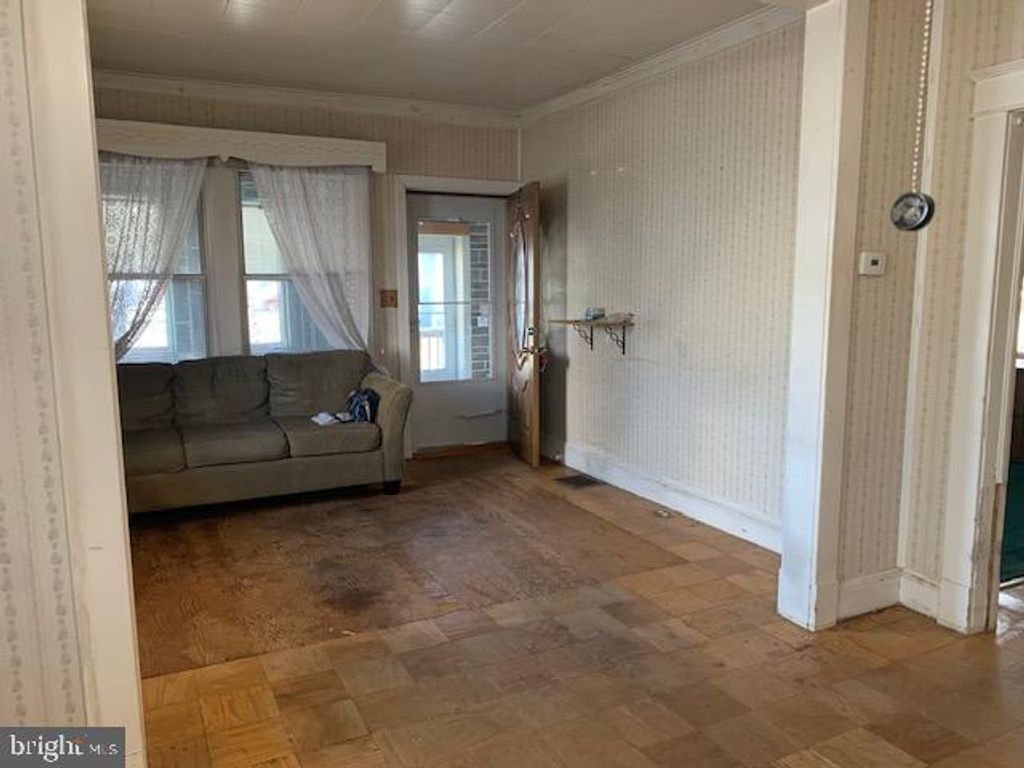 Image 5 of property listing at 1900 MONUMENTAL RD, Baltimore, MD 21222