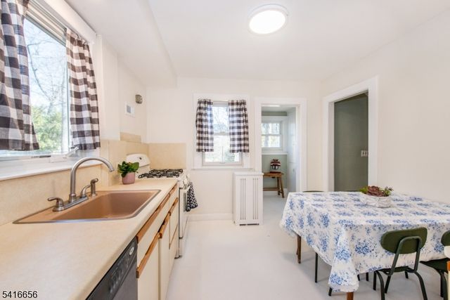 29 Norwood Ave, Montclair Twp., NJ 07043