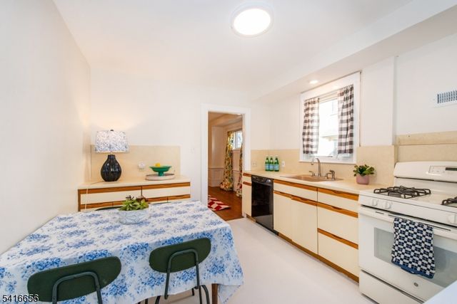 29 Norwood Ave, Montclair Twp., NJ 07043