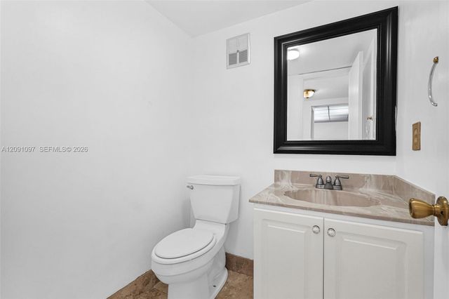 430 Commodore Drive 304, Plantation, FL 33325
