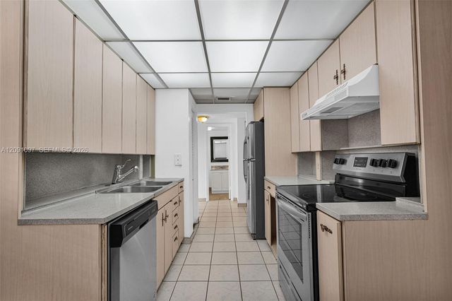 430 Commodore Drive 304, Plantation, FL 33325