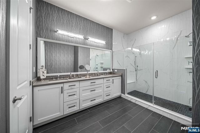 182 E Woodmont Circle 182, River Vale, NJ 07675