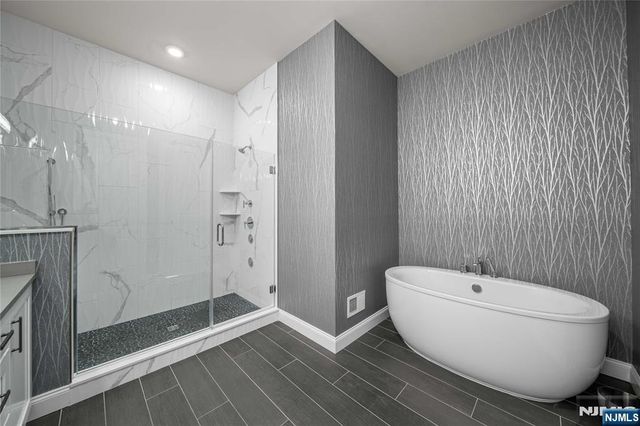 182 E Woodmont Circle 182, River Vale, NJ 07675