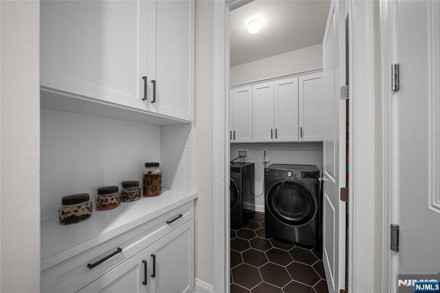 182 E Woodmont Circle 182, River Vale, NJ 07675