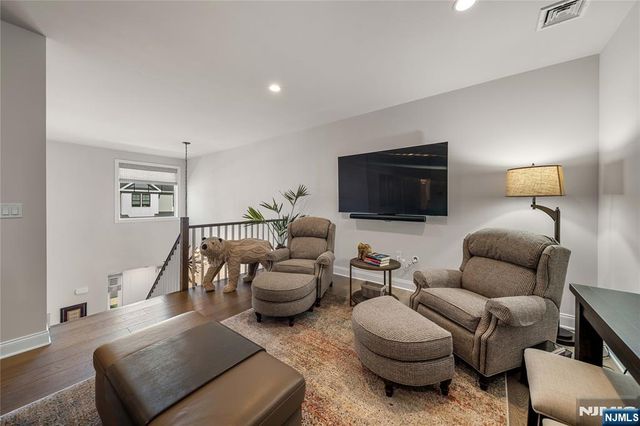 182 E Woodmont Circle 182, River Vale, NJ 07675