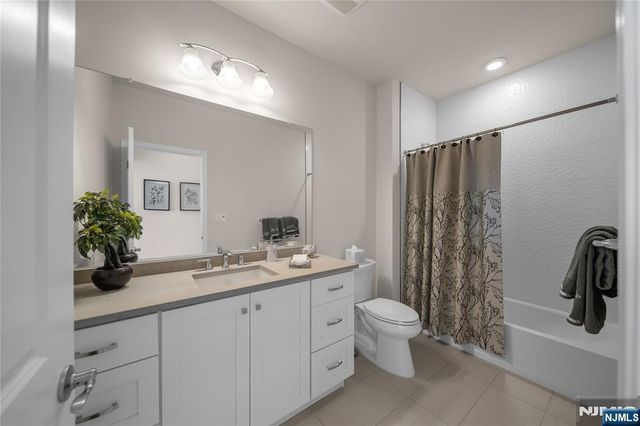 182 E Woodmont Circle 182, River Vale, NJ 07675