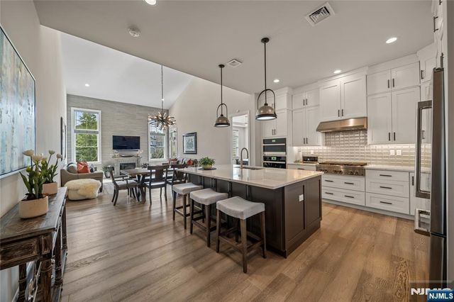 182 E Woodmont Circle 182, River Vale, NJ 07675