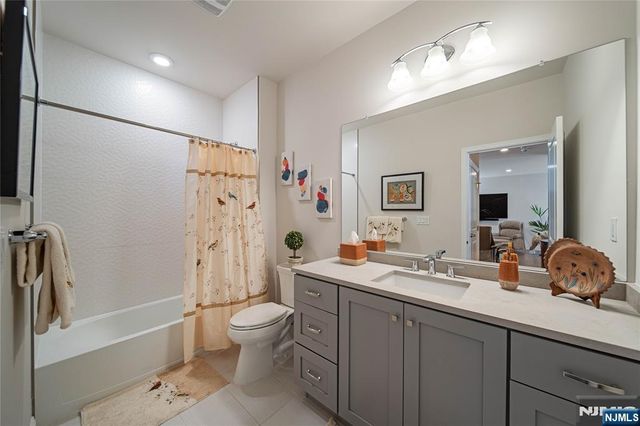 182 E Woodmont Circle 182, River Vale, NJ 07675