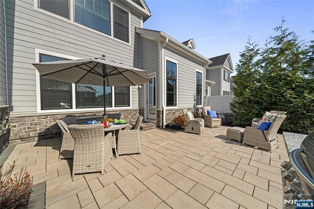 182 E Woodmont Circle 182, River Vale, NJ 07675