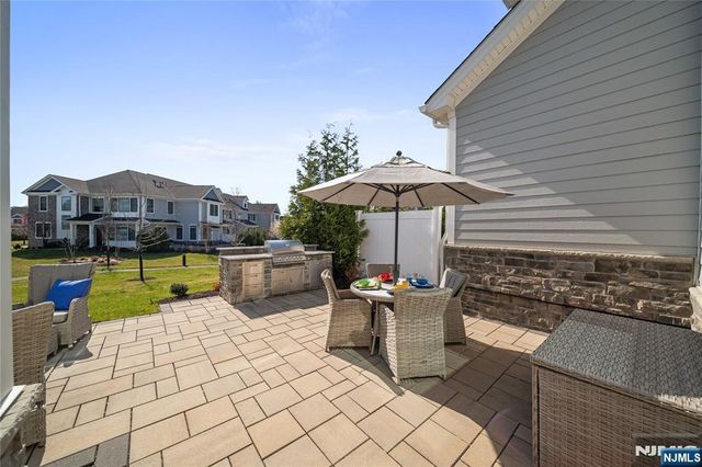 182 E Woodmont Circle 182, River Vale, NJ 07675