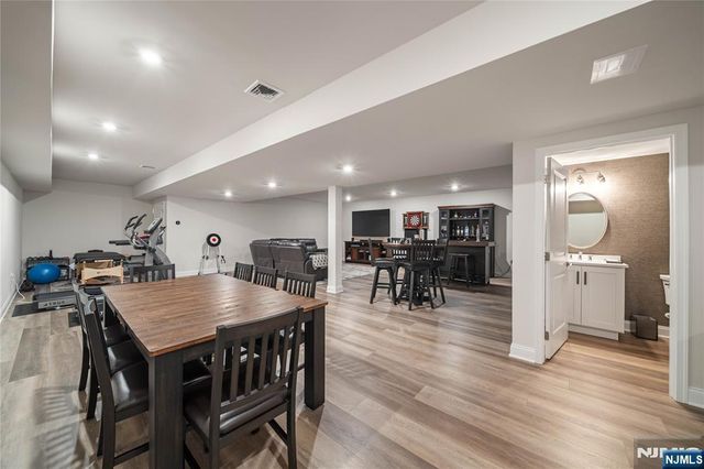 182 E Woodmont Circle 182, River Vale, NJ 07675