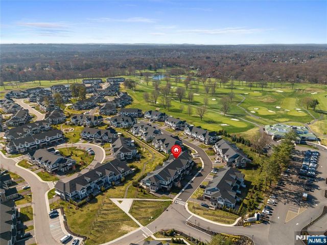 182 E Woodmont Circle 182, River Vale, NJ 07675