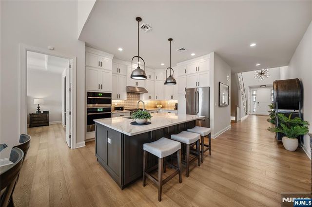 182 E Woodmont Circle 182, River Vale, NJ 07675