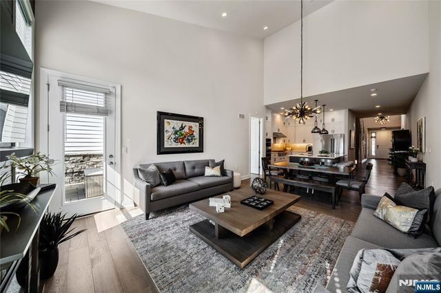 182 E Woodmont Circle 182, River Vale, NJ 07675