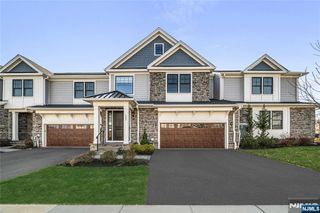 182 E Woodmont Circle 182, River Vale, NJ 07675