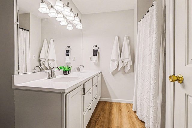 8401 N 39th Street, Augusta, MI 49012