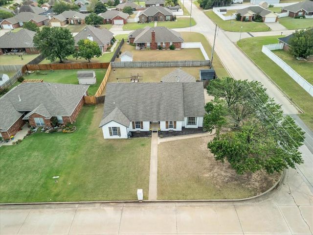 1301 Manchester Drive, Shawnee, OK 74804