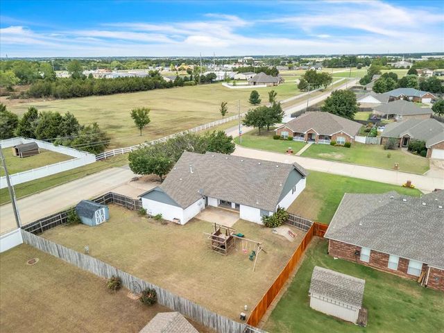 1301 Manchester Drive, Shawnee, OK 74804