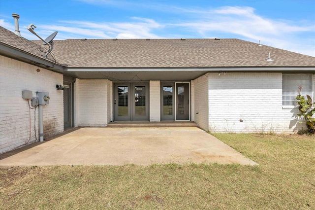 1301 Manchester Drive, Shawnee, OK 74804
