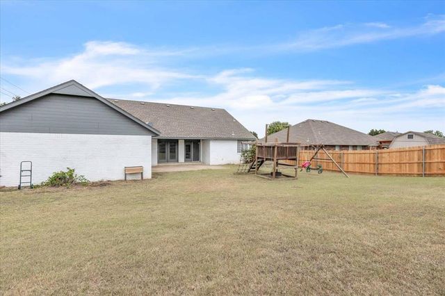 1301 Manchester Drive, Shawnee, OK 74804