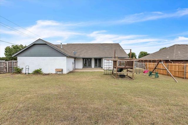 1301 Manchester Drive, Shawnee, OK 74804