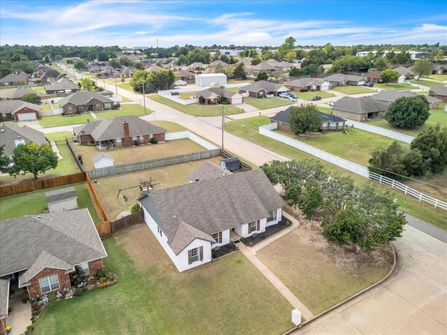 1301 Manchester Drive, Shawnee, OK 74804