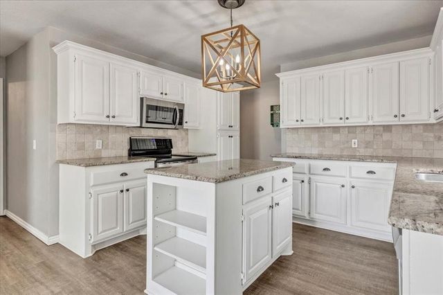 1301 Manchester Drive, Shawnee, OK 74804