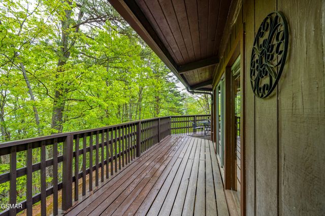 1923 E Arolla Court, Gatlinburg, TN 37738
