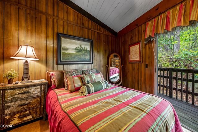 1923 E Arolla Court, Gatlinburg, TN 37738