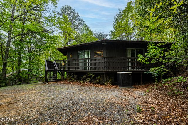 1923 E Arolla Court, Gatlinburg, TN 37738