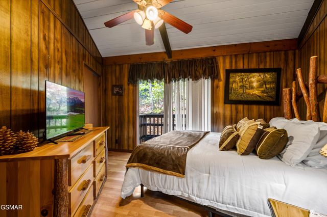 1923 E Arolla Court, Gatlinburg, TN 37738