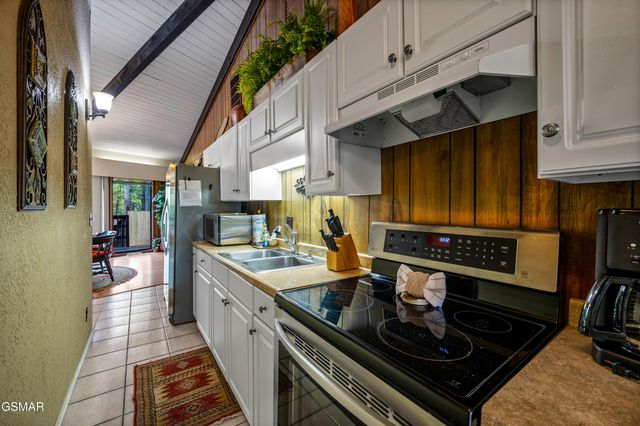 1923 E Arolla Court, Gatlinburg, TN 37738