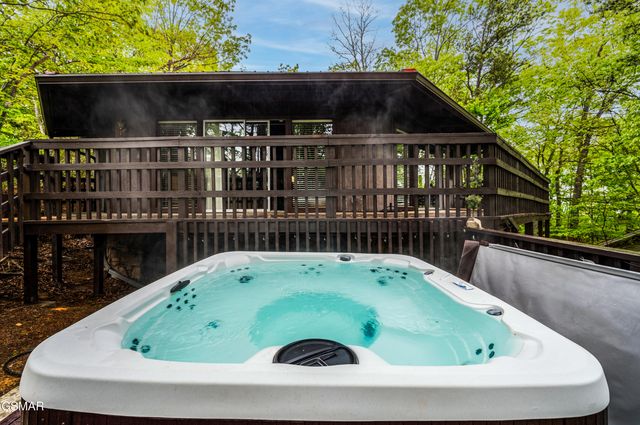 1923 E Arolla Court, Gatlinburg, TN 37738