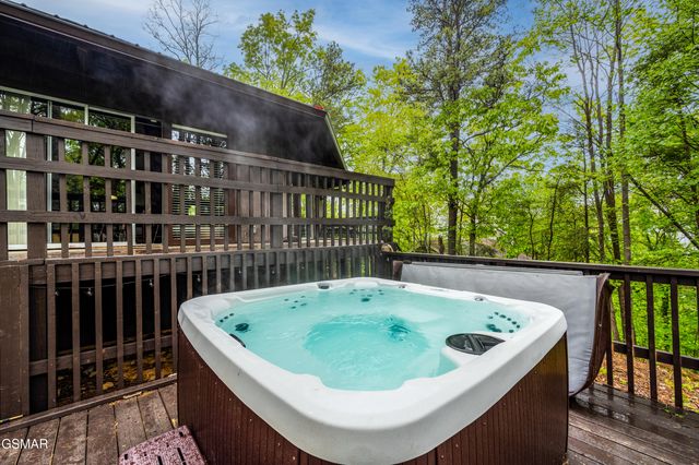 1923 E Arolla Court, Gatlinburg, TN 37738