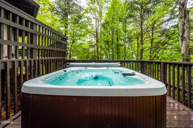 1923 E Arolla Court, Gatlinburg, TN 37738