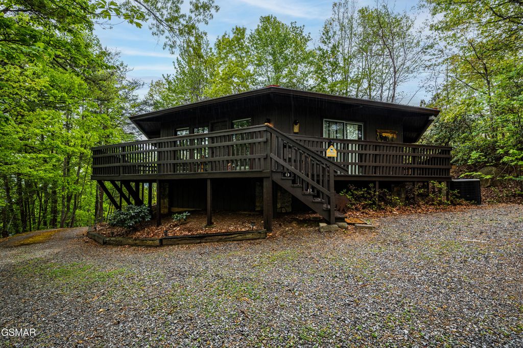 1923 E Arolla Court, Gatlinburg, TN 37738
