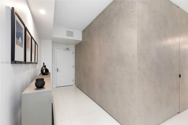 1010 Brickell Ave 1701, Miami, FL 33131