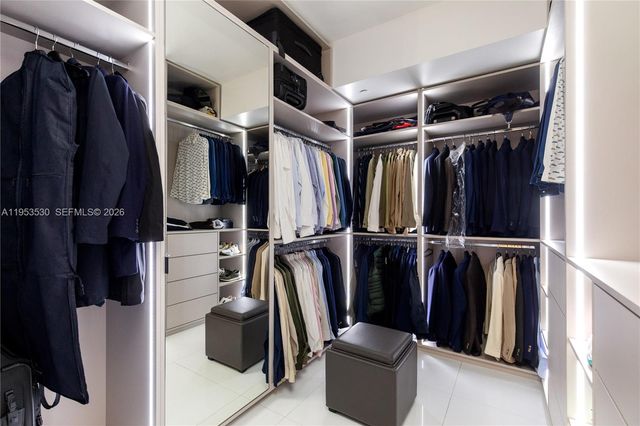 1010 Brickell Ave 1701, Miami, FL 33131