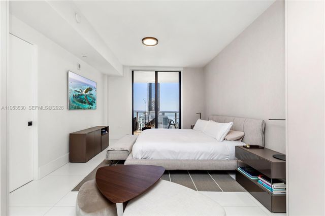 1010 Brickell Ave 1701, Miami, FL 33131