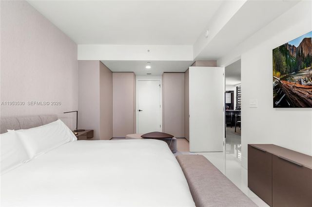 1010 Brickell Ave 1701, Miami, FL 33131