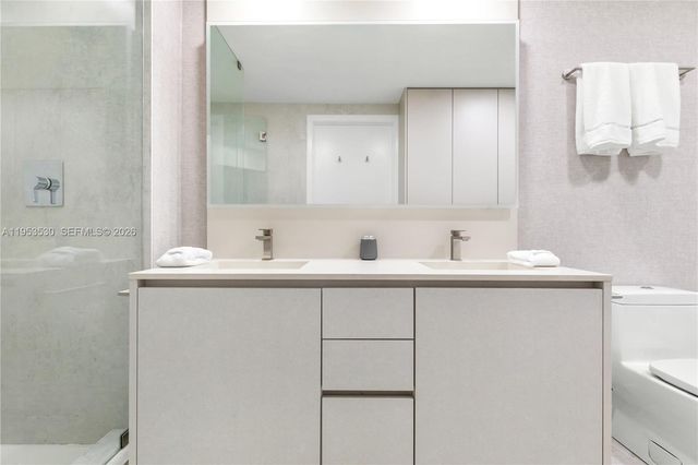 1010 Brickell Ave 1701, Miami, FL 33131