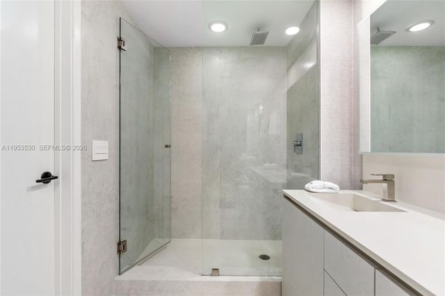 1010 Brickell Ave 1701, Miami, FL 33131