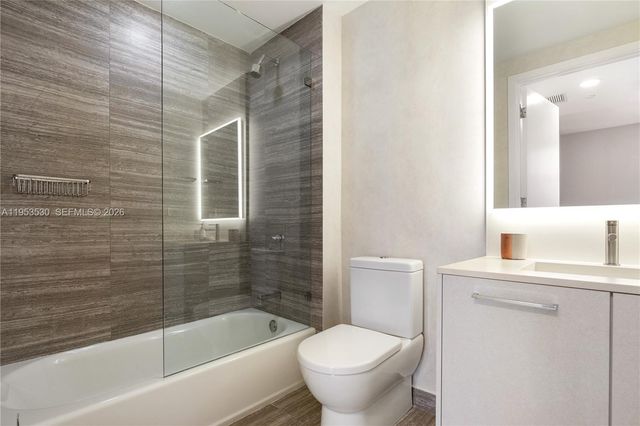 1010 Brickell Ave 1701, Miami, FL 33131