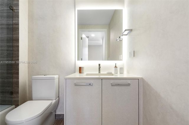 1010 Brickell Ave 1701, Miami, FL 33131