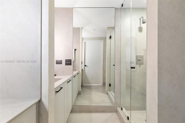 1010 Brickell Ave 1701, Miami, FL 33131